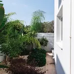 Nissini Ajía Nápa