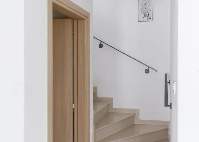 Nissini Villa Aya Napa